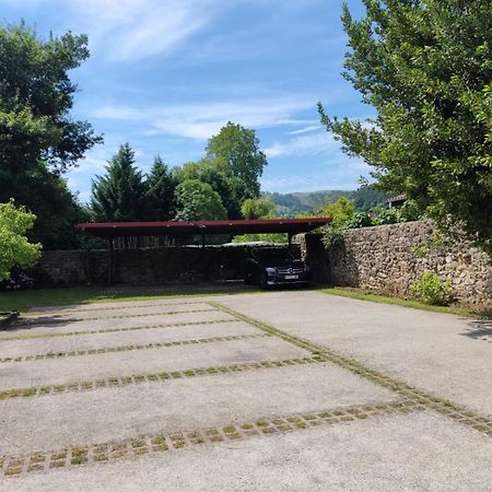Posada Real La Montanesa Corrales De Buelna Bagian luar foto