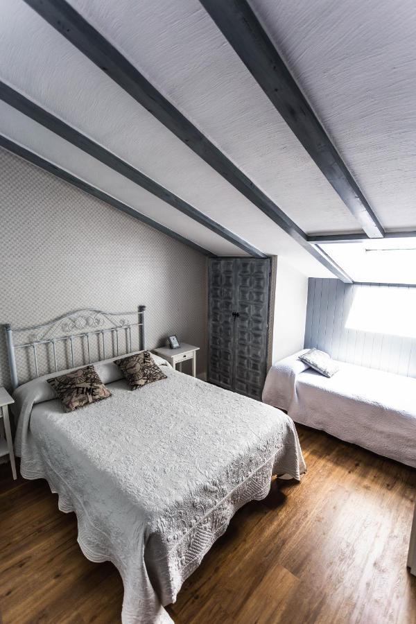 Posada Real La Montanesa Corrales De Buelna Bagian luar foto