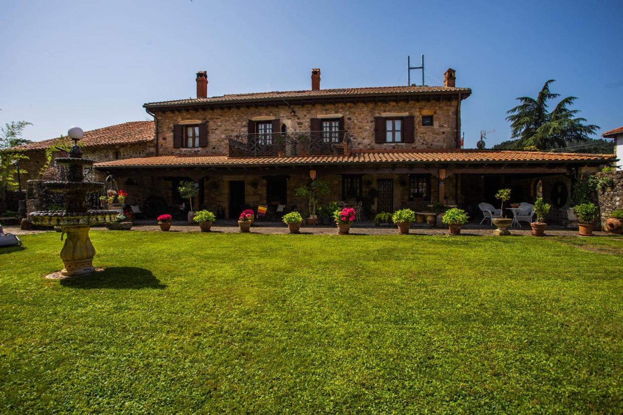 Posada Real La Montanesa Corrales De Buelna Bagian luar foto