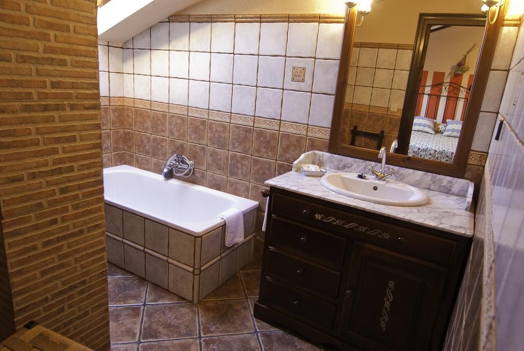 Posada Real La Montanesa Corrales De Buelna Ruang foto