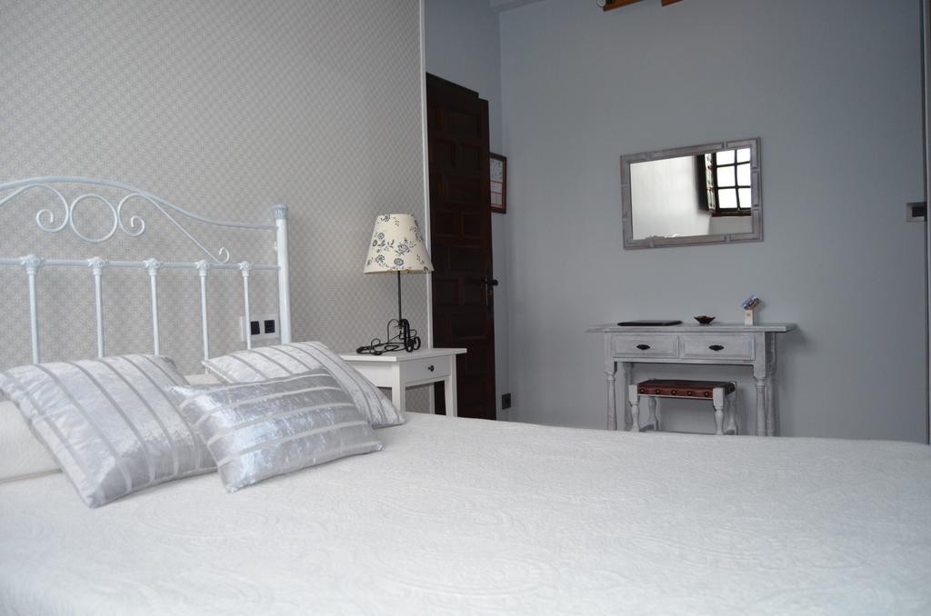 Posada Real La Montanesa Corrales De Buelna Ruang foto