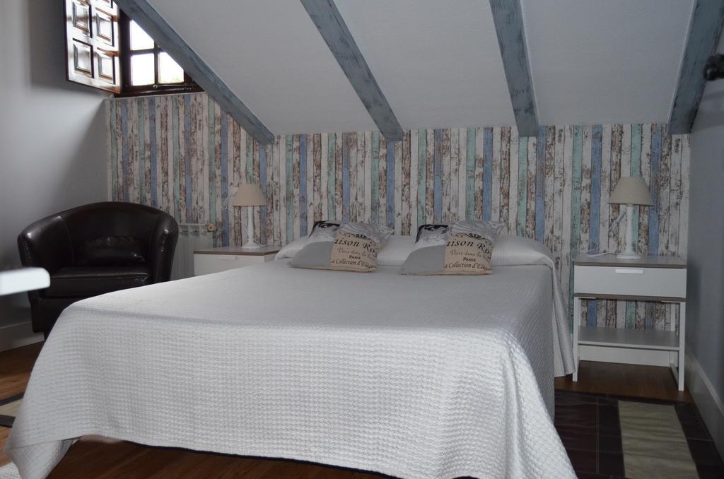 Posada Real La Montanesa Corrales De Buelna Bagian luar foto