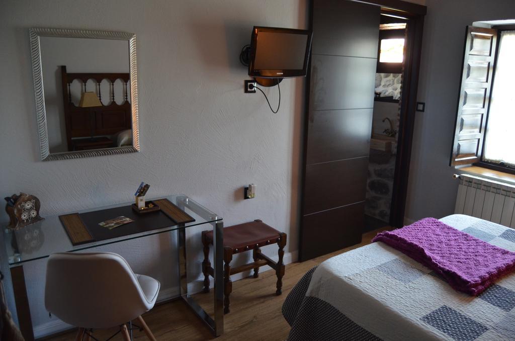Posada Real La Montanesa Corrales De Buelna Bagian luar foto