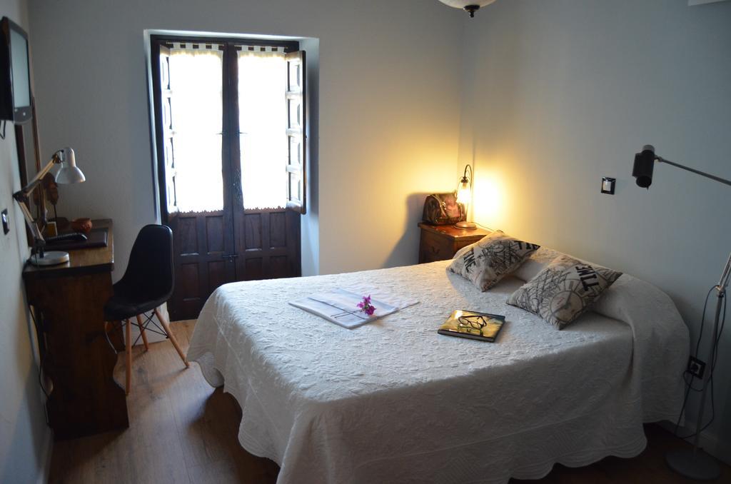 Posada Real La Montanesa Corrales De Buelna Bagian luar foto