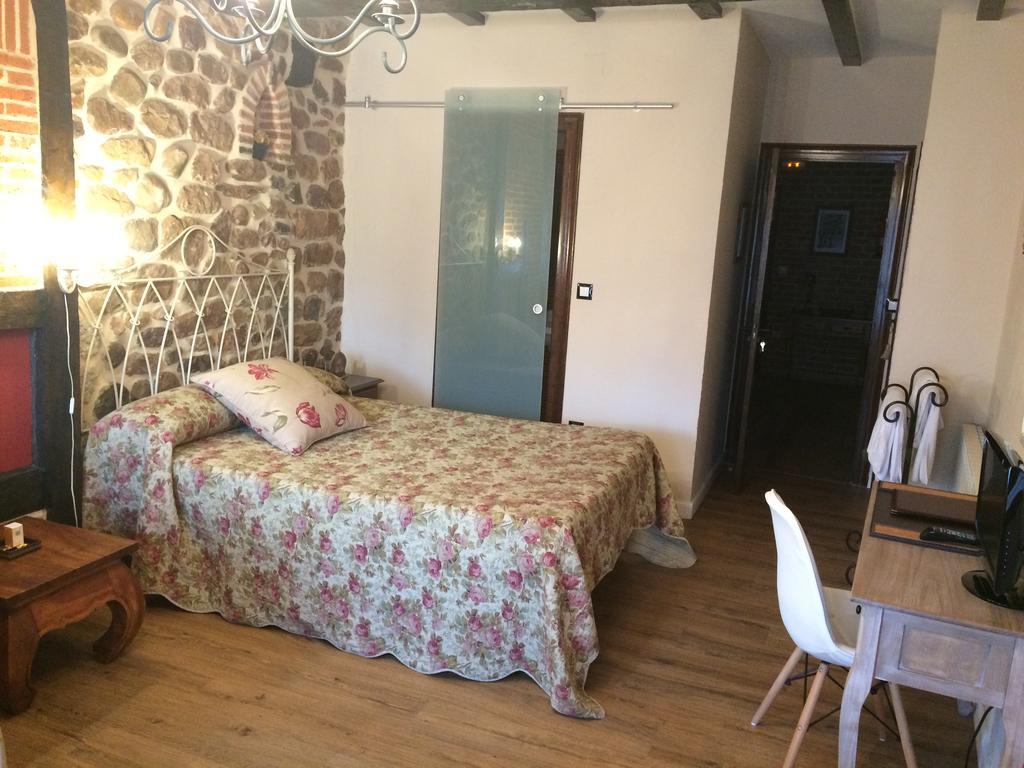 Posada Real La Montanesa Corrales De Buelna Bagian luar foto
