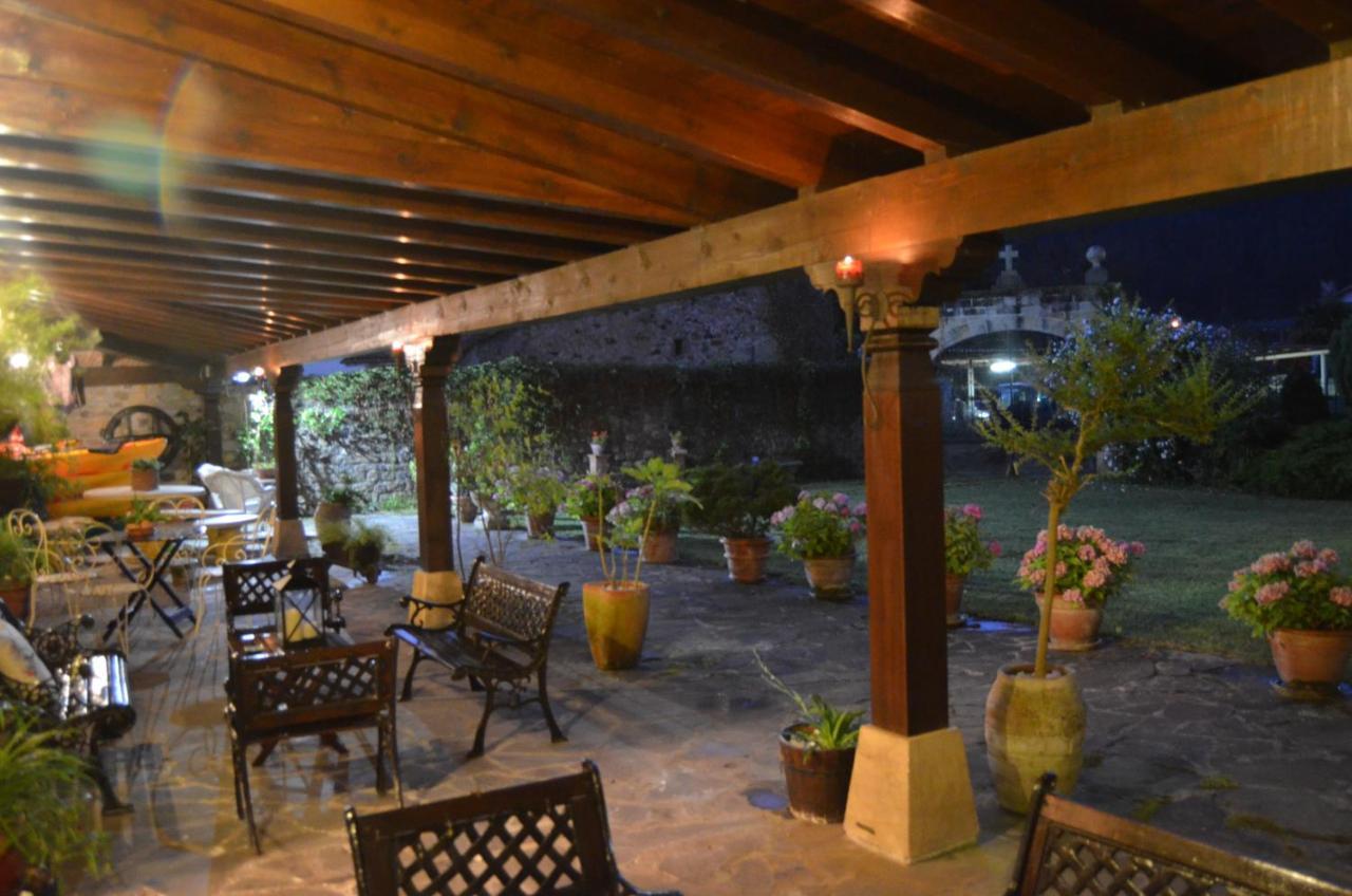 Posada Real La Montanesa Corrales De Buelna Bagian luar foto